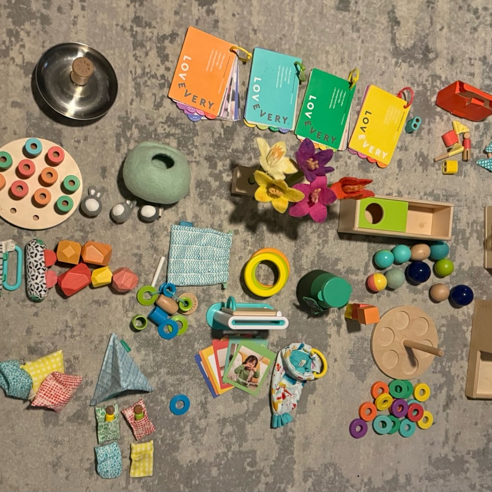 LOVEVERY Montessori Play Kit